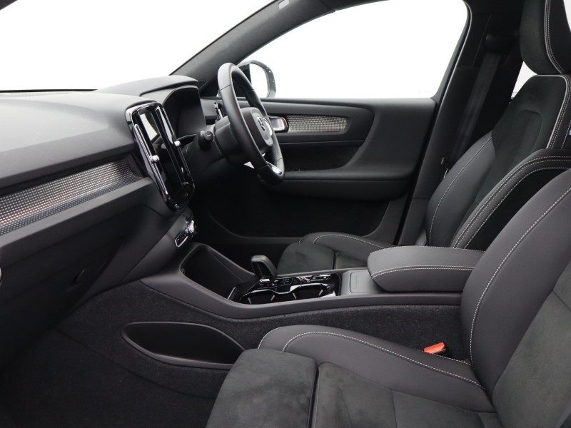 2023 (23) VOLVO XC40 2.0 B4P Ultimate Dark 5dr Auto 4667506