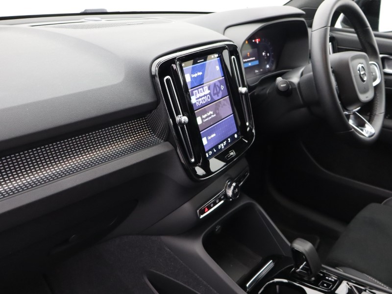 2023 (23) VOLVO XC40 2.0 B4P Ultimate Dark 5dr Auto 4667521