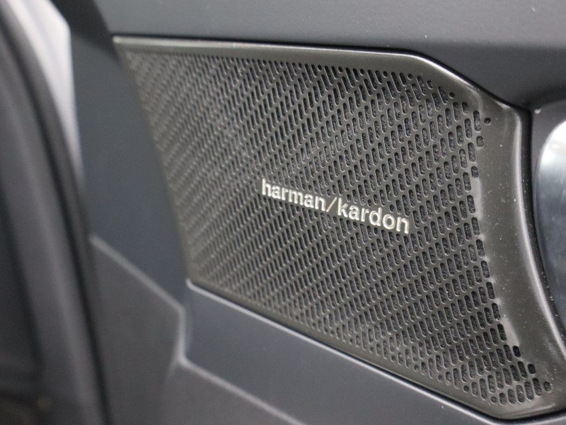 2023 (23) VOLVO XC40 2.0 B4P Ultimate Dark 5dr Auto 4667513