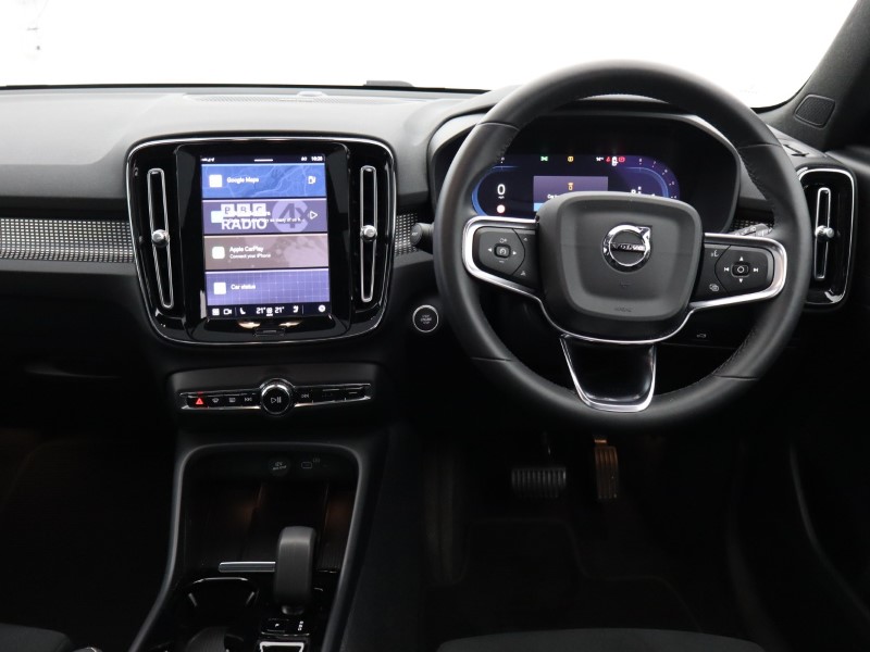 2023 (23) VOLVO XC40 2.0 B4P Ultimate Dark 5dr Auto 4667526