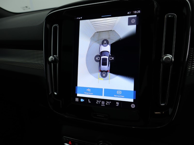 2023 (23) VOLVO XC40 2.0 B4P Ultimate Dark 5dr Auto 4667536