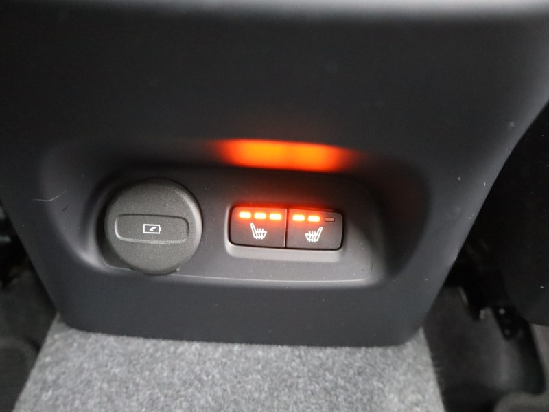 2023 (23) VOLVO XC40 2.0 B4P Ultimate Dark 5dr Auto 4941181