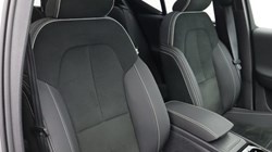 2023 (23) VOLVO XC40 2.0 B4P Ultimate Dark 5dr Auto 4667517