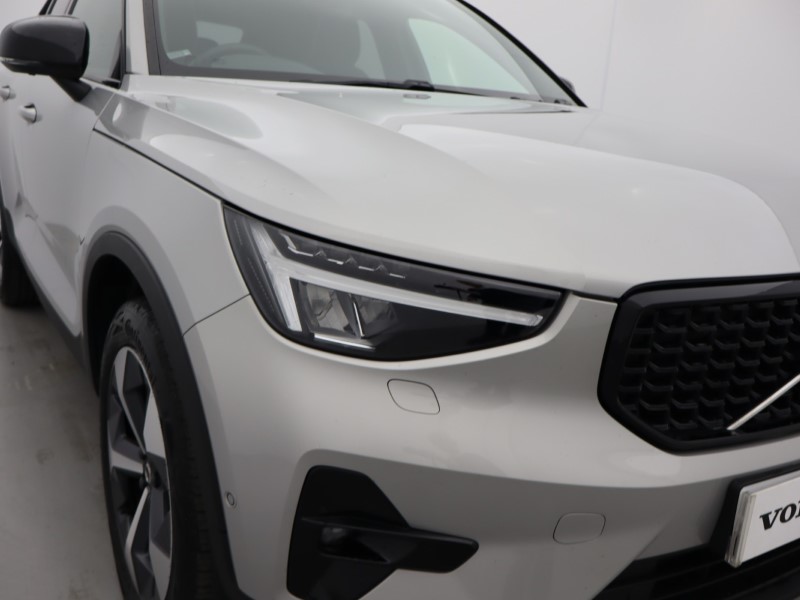 2023 (23) VOLVO XC40 2.0 B4P Ultimate Dark 5dr Auto 4667543