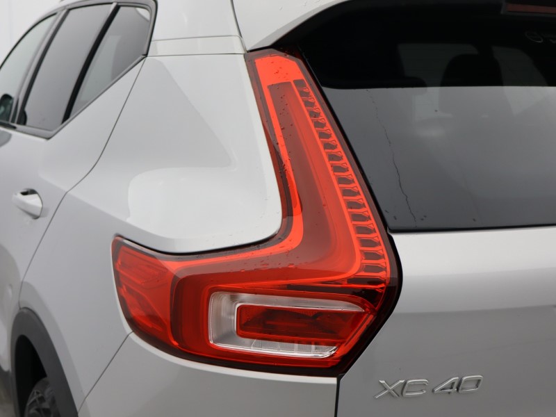 2023 (23) VOLVO XC40 2.0 B4P Ultimate Dark 5dr Auto 4667548