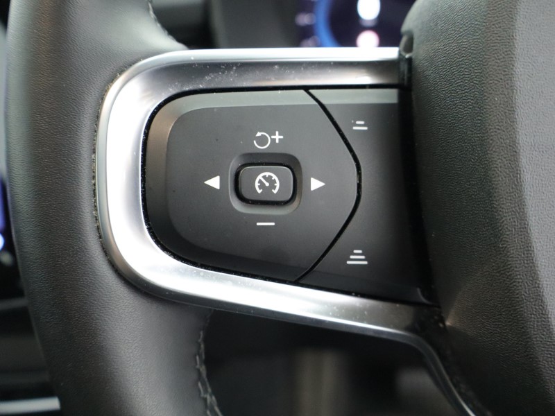 2023 (23) VOLVO XC40 2.0 B4P Ultimate Dark 5dr Auto 4667531