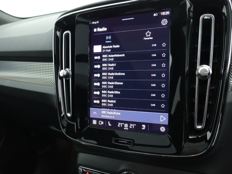 2023 (23) VOLVO XC40 2.0 B4P Ultimate Dark 5dr Auto 4667537