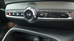 2023 (23) VOLVO XC40 2.0 B4P Ultimate Dark 5dr Auto 4667539
