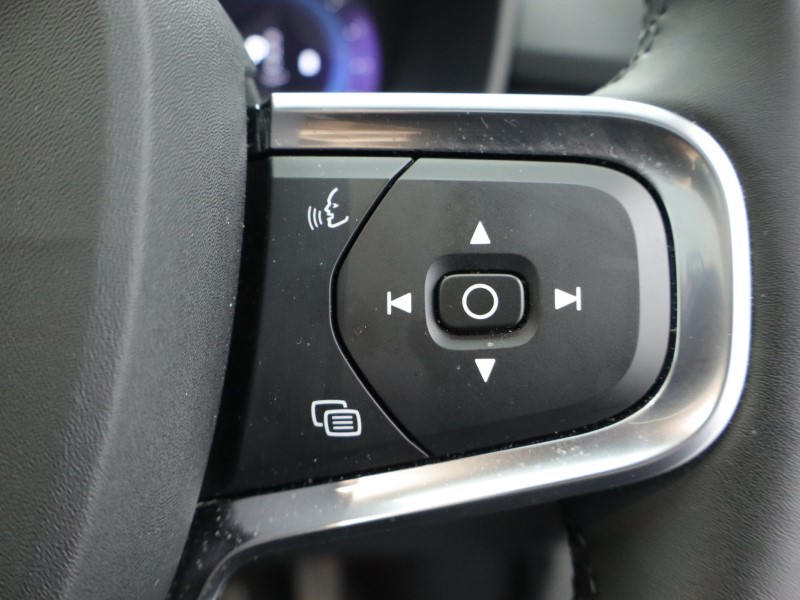 2023 (23) VOLVO XC40 2.0 B4P Ultimate Dark 5dr Auto 4667532