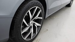 2019 (19) VOLVO V60 2.0 T5 Momentum Pro 5dr Auto 4662595