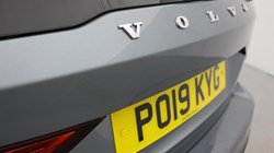 2019 (19) VOLVO V60 2.0 T5 Momentum Pro 5dr Auto 4662633