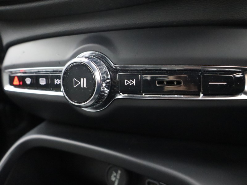 2023 (73) VOLVO XC40 2.0 B3P Core 5dr Auto 4669111