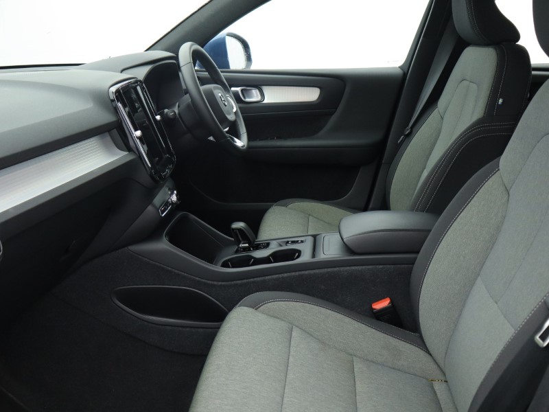 2023 (73) VOLVO XC40 2.0 B3P Core 5dr Auto 4669082