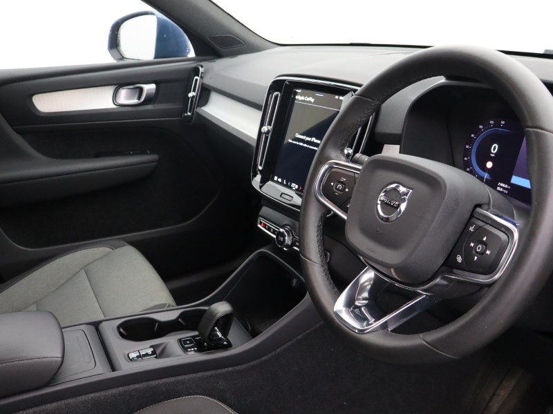 2023 (73) VOLVO XC40 2.0 B3P Core 5dr Auto 4669091
