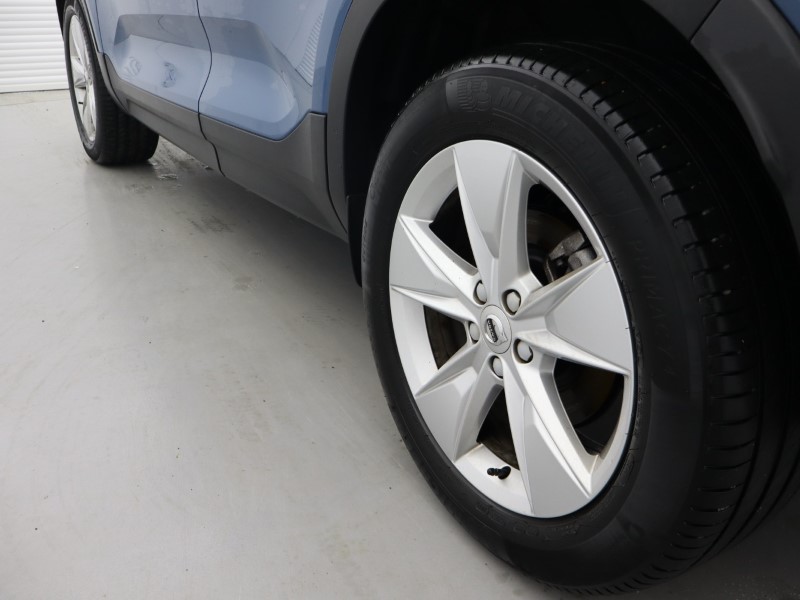 2023 (73) VOLVO XC40 2.0 B3P Core 5dr Auto 4669085