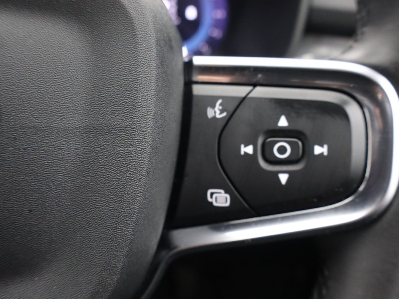 2023 (73) VOLVO XC40 2.0 B3P Core 5dr Auto 4669104