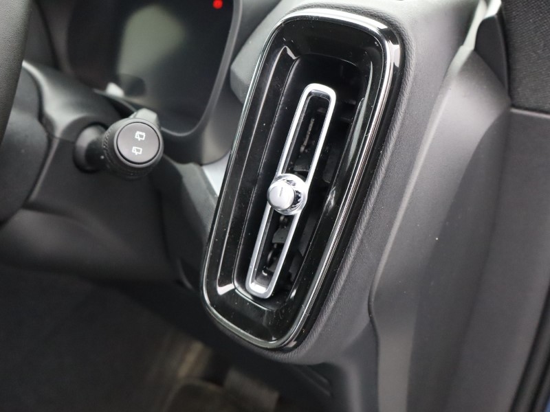 2023 (73) VOLVO XC40 2.0 B3P Core 5dr Auto 4669090