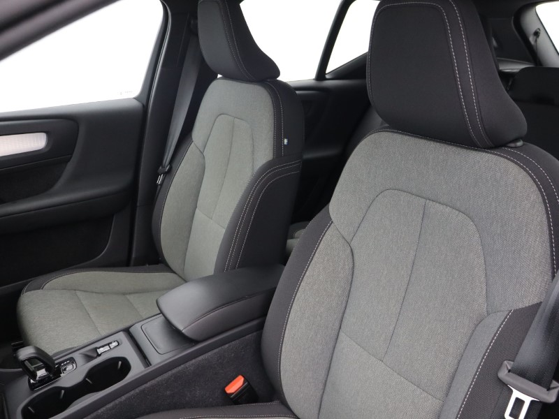 2023 (73) VOLVO XC40 2.0 B3P Core 5dr Auto 4669094