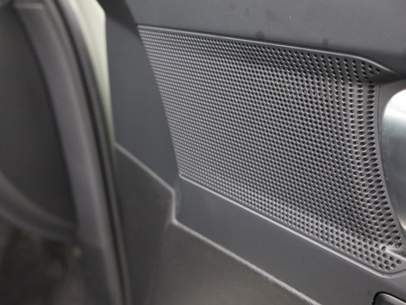 2025 (74) VOLVO XC40 2.0 B4P Plus Dark 5dr Auto*VAT QUALIFYING* 4728006