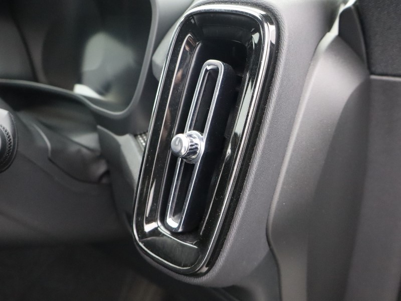 2025 (74) VOLVO XC40 2.0 B4P Plus Dark 5dr Auto*VAT QUALIFYING* 4850017