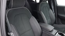 2025 (74) VOLVO XC40 2.0 B4P Plus Dark 5dr Auto*VAT QUALIFYING* 4728014