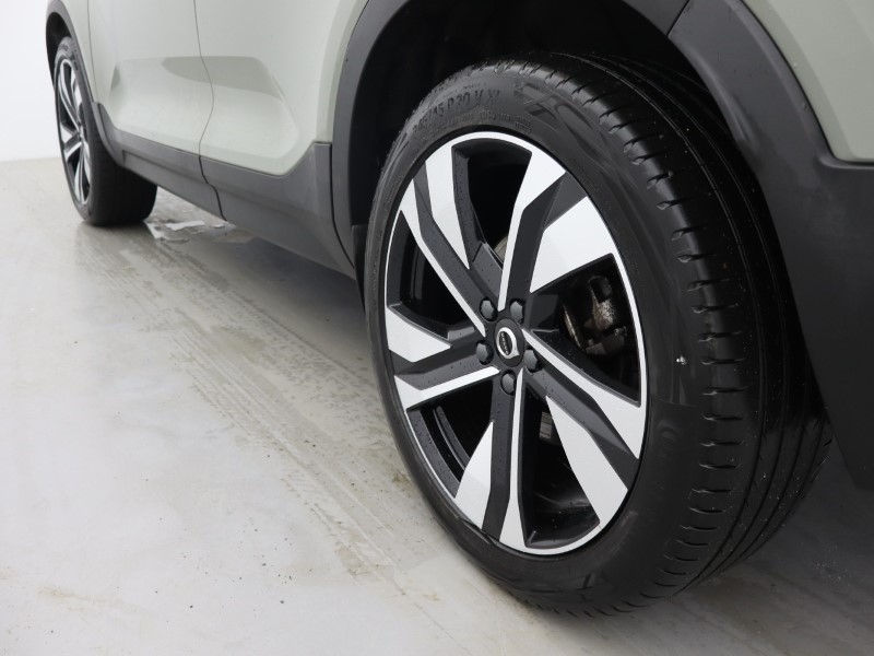 2025 (74) VOLVO XC40 2.0 B4P Plus Dark 5dr Auto*VAT QUALIFYING* 4728051