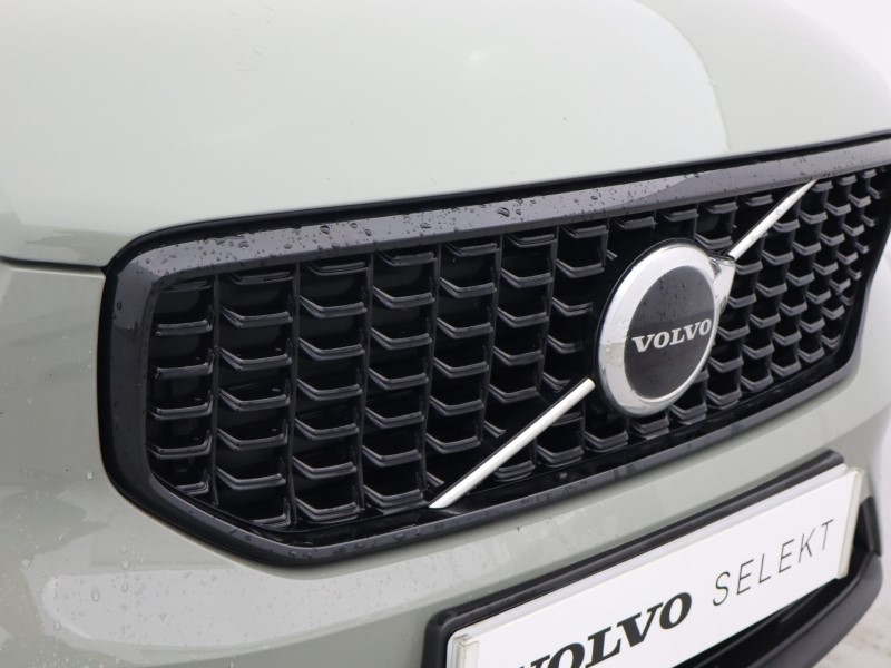 2025 (74) VOLVO XC40 2.0 B4P Plus Dark 5dr Auto*VAT QUALIFYING* 4728039