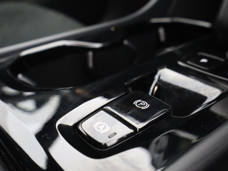 2025 (74) VOLVO XC40 2.0 B4P Plus Dark 5dr Auto*VAT QUALIFYING* 4728036