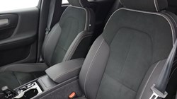 2025 (74) VOLVO XC40 2.0 B4P Plus Dark 5dr Auto*VAT QUALIFYING* 4728015