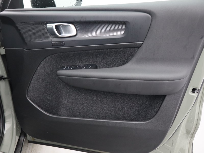 2025 (74) VOLVO XC40 2.0 B4P Plus Dark 5dr Auto*VAT QUALIFYING* 4728005