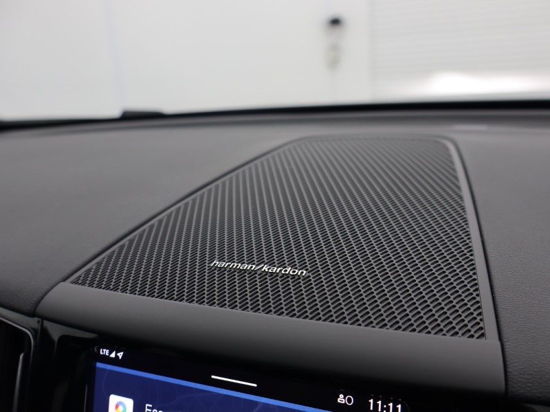 2025 (25) VOLVO XC60 2.0 B5P Plus Dark 5dr AWD Geartronic  *VAT QUALIFYING* 4708427