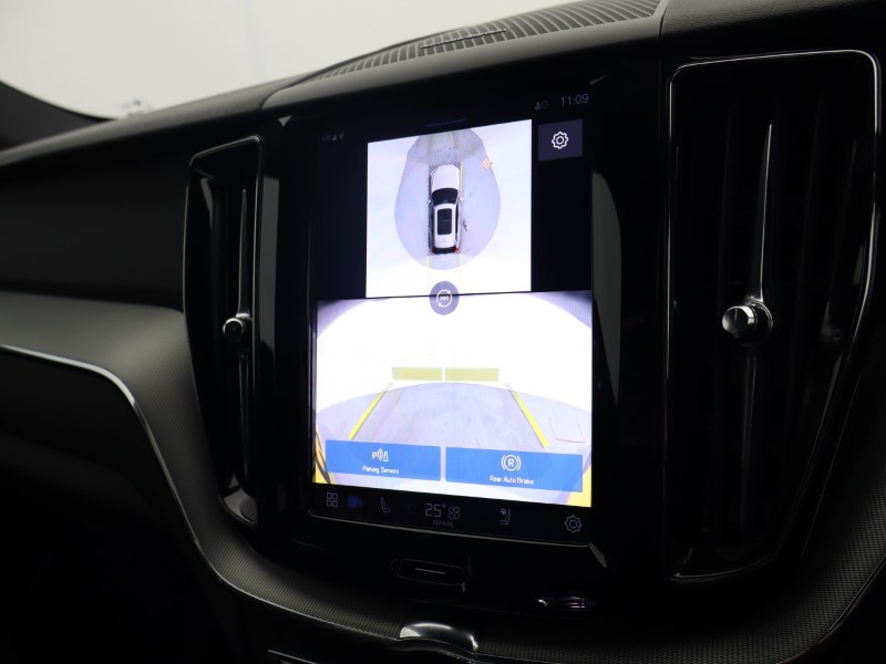 2025 (25) VOLVO XC60 2.0 B5P Plus Dark 5dr AWD Geartronic 4708419