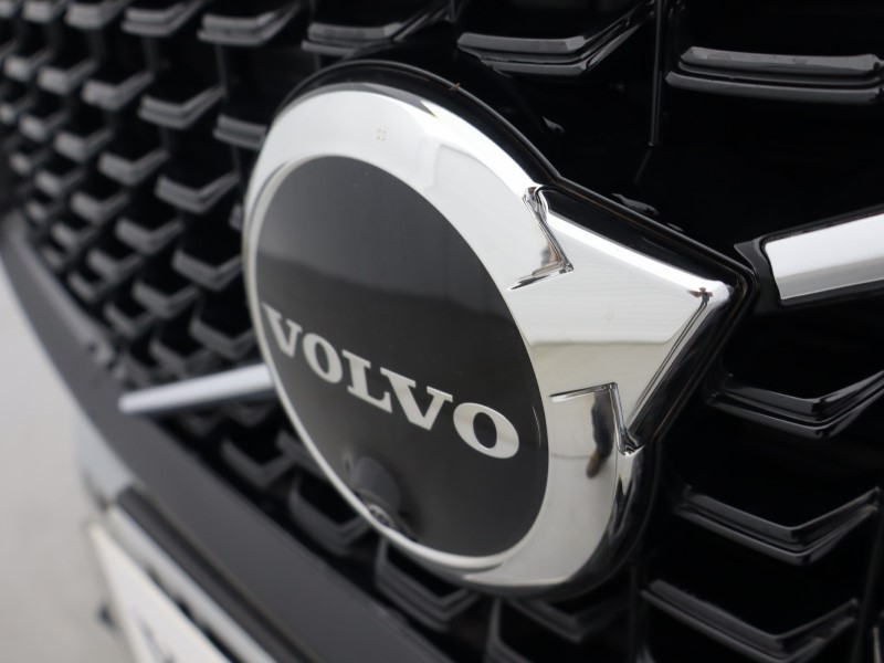 2025 (25) VOLVO XC60 2.0 B5P Plus Dark 5dr AWD Geartronic  *VAT QUALIFYING* 4708431