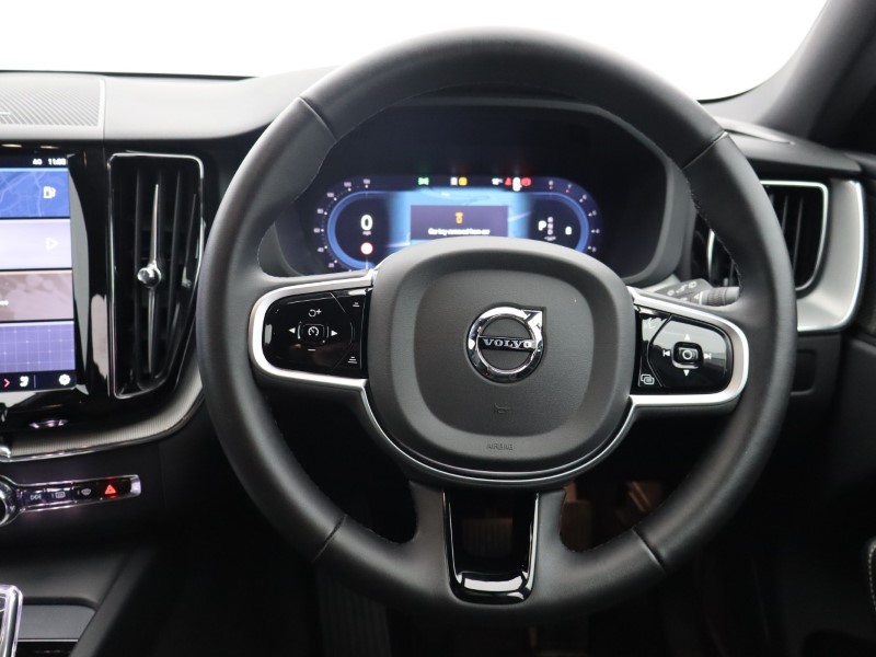 2025 (25) VOLVO XC60 2.0 B5P Plus Dark 5dr AWD Geartronic  *VAT QUALIFYING* 4708413