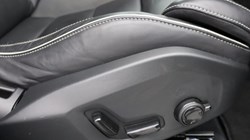 2025 (25) VOLVO XC60 2.0 B5P Plus Dark 5dr AWD Geartronic 4708401