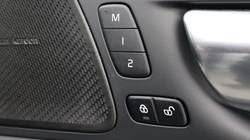 2025 (25) VOLVO XC60 2.0 B5P Plus Dark 5dr AWD Geartronic 4708398