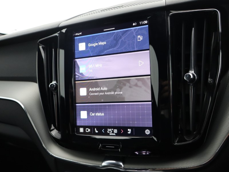 2025 (25) VOLVO XC60 2.0 B5P Plus Dark 5dr AWD Geartronic  *VAT QUALIFYING* 4850046