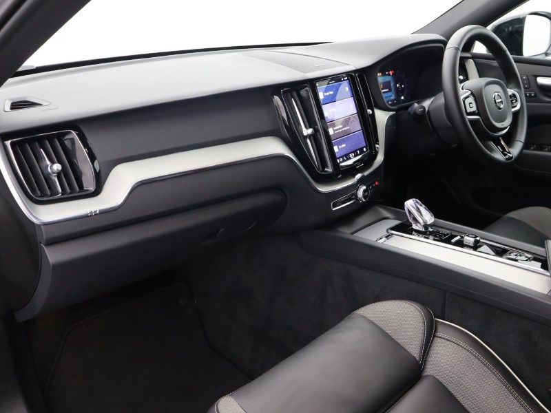 2025 (25) VOLVO XC60 2.0 B5P Plus Dark 5dr AWD Geartronic  *VAT QUALIFYING* 4708405