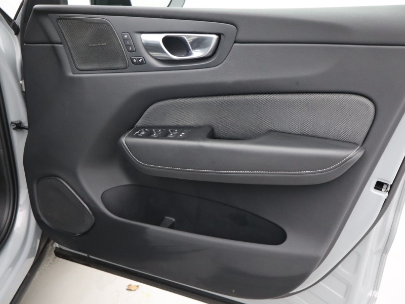 2025 (25) VOLVO XC60 2.0 B5P Plus Dark 5dr AWD Geartronic  *VAT QUALIFYING* 4708394