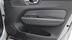 2025 (25) VOLVO XC60 2.0 B5P Plus Dark 5dr AWD Geartronic 4708394