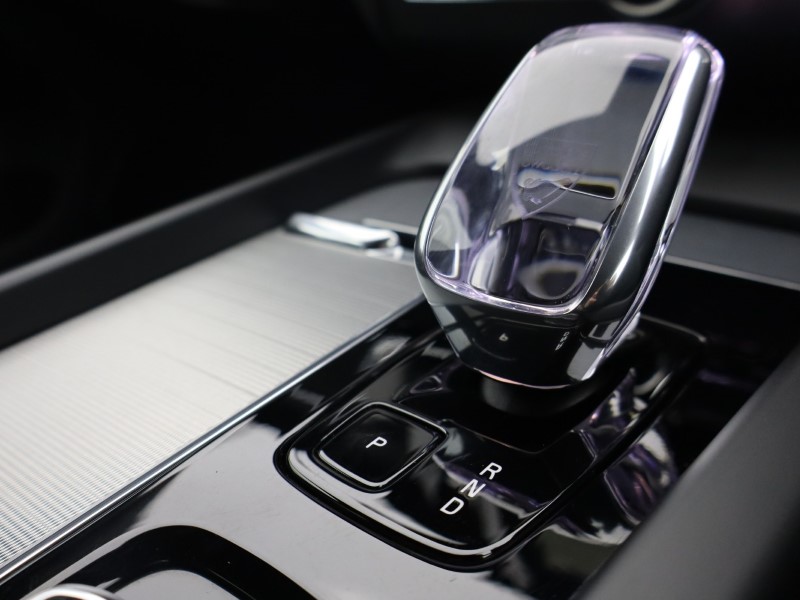 2025 (25) VOLVO XC60 2.0 B5P Plus Dark 5dr AWD Geartronic  *VAT QUALIFYING* 4708424