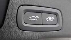 2025 (25) VOLVO XC60 2.0 B5P Plus Dark 5dr AWD Geartronic 4708438