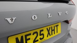 2025 (25) VOLVO XC60 2.0 B5P Plus Dark 5dr AWD Geartronic 4708435