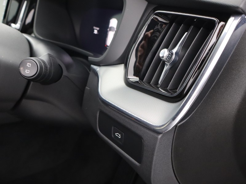 2025 (25) VOLVO XC60 2.0 B5P Plus Dark 5dr AWD Geartronic  *VAT QUALIFYING* 4708399