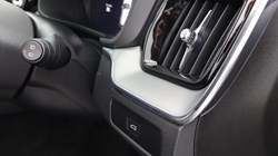 2025 (25) VOLVO XC60 2.0 B5P Plus Dark 5dr AWD Geartronic 4708399