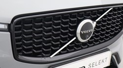 2025 (25) VOLVO XC60 2.0 B5P Plus Dark 5dr AWD Geartronic 4708429