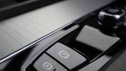 2025 (25) VOLVO XC60 2.0 B5P Plus Dark 5dr AWD Geartronic 4708425