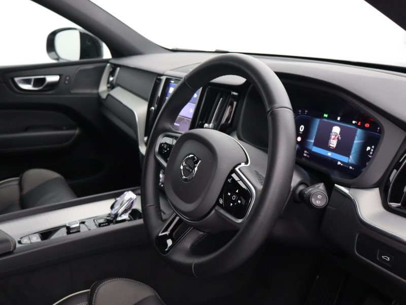 2025 (25) VOLVO XC60 2.0 B5P Plus Dark 5dr AWD Geartronic  *VAT QUALIFYING* 4708400