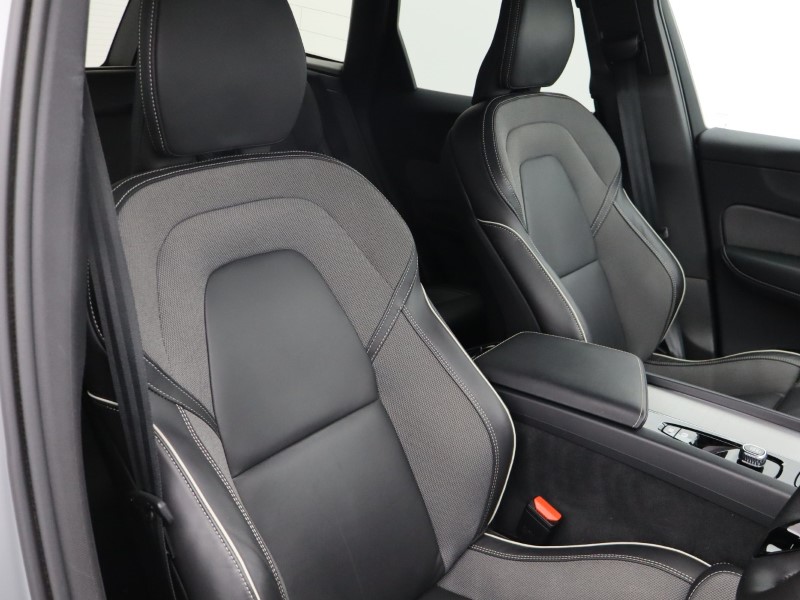 2025 (25) VOLVO XC60 2.0 B5P Plus Dark 5dr AWD Geartronic  *VAT QUALIFYING* 4708403