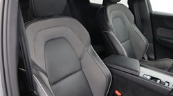 2025 (25) VOLVO XC60 2.0 B5P Plus Dark 5dr AWD Geartronic 4708403